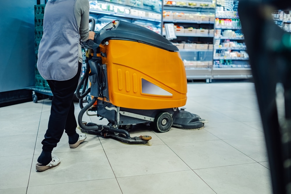 Szorowarka podczas pracy w sklepie